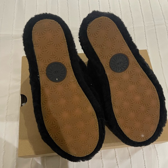 UGG Fluff Slides - Picture 3 of 3